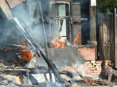 При пожаре в Екатериновке погиб 70-летний пенсионер