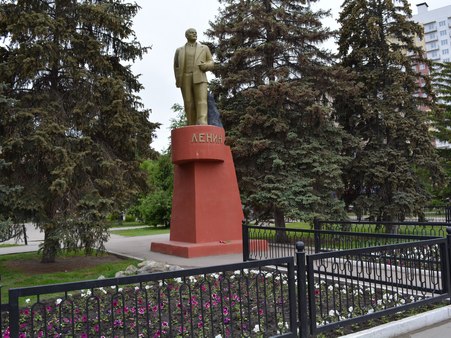 Из-за выставки техники запретят парковку на площади Ленина