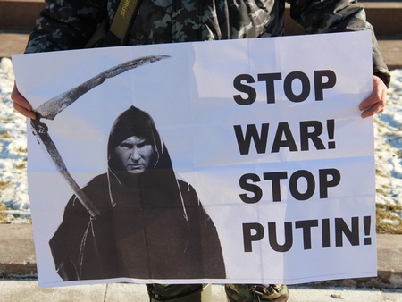 Два саратовских оппозиционера провели акции против агрессивной внешней политики России