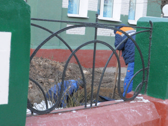 Коммунальную аварию на пешеходной Волжской в Саратове начали ликвидировать