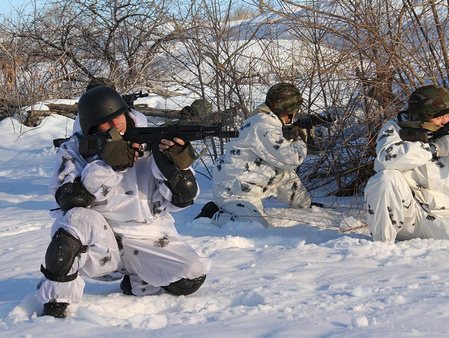 Бойцы саратовского ОМОН обнаружили два самодельных взрывных устройства