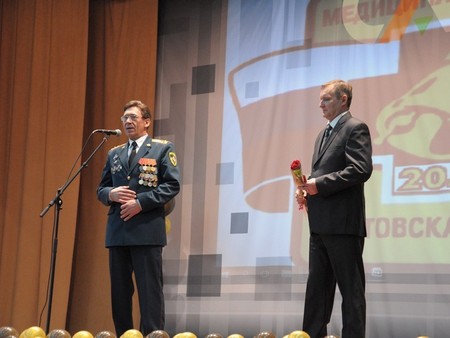 На двадцатилетие областного ЦМК его руководителя наградили медалью