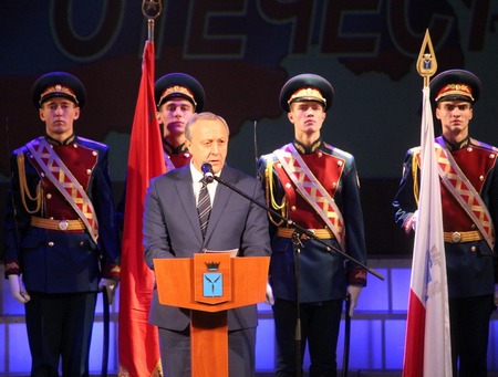 Губернатор наградил саратовских участников битвы за Москву памятными медалями