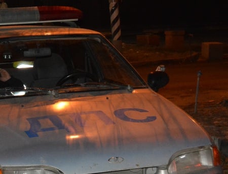 Автомобиль с организатором саратовского митинга в защиту Конституции остановила полиция