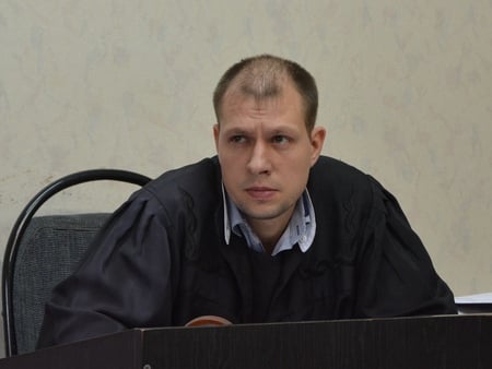 Рассматривавший дело «Курихин против Вилкова» судья написал заявление об отставке