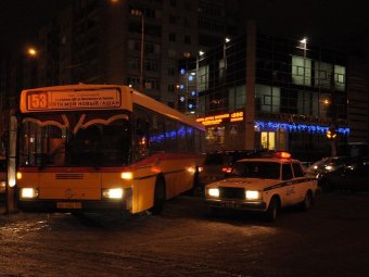 В центре Саратова Volkswagen притерся к автобусу №53