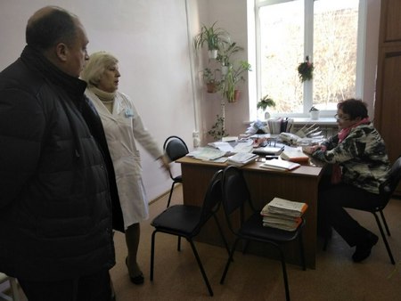 Министр нанес внезапные визиты в саратовские больницы