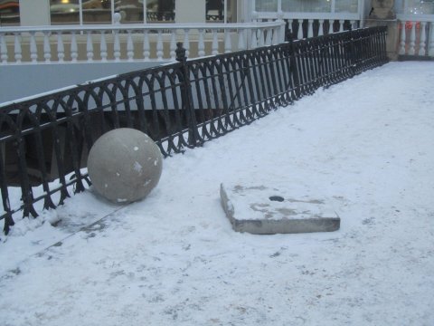 Саратовский журналист заметил в Кисловодске катающиеся бетонные шары