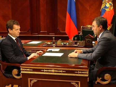 Володин потребовал от ГД защитить Медведева от Навального