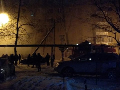 Жителей Заводского района эвакуировали после пожара в подвале дома