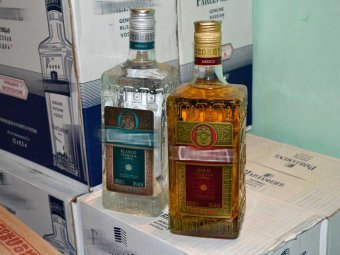 Перед Новым годом в Саратове полицейские нашли 80 ящиков контрафактных коньяка, текилы и шампанского
