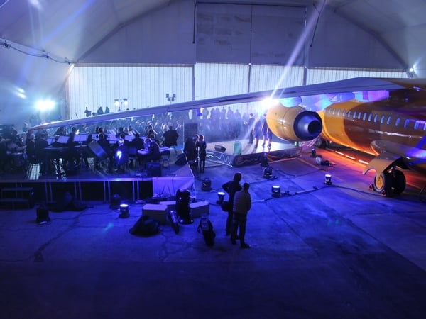 «Саратовские авиалинии» артистично отметили 85-летие предприятия