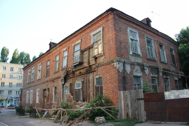 Обвалившаяся стена дома Иванова