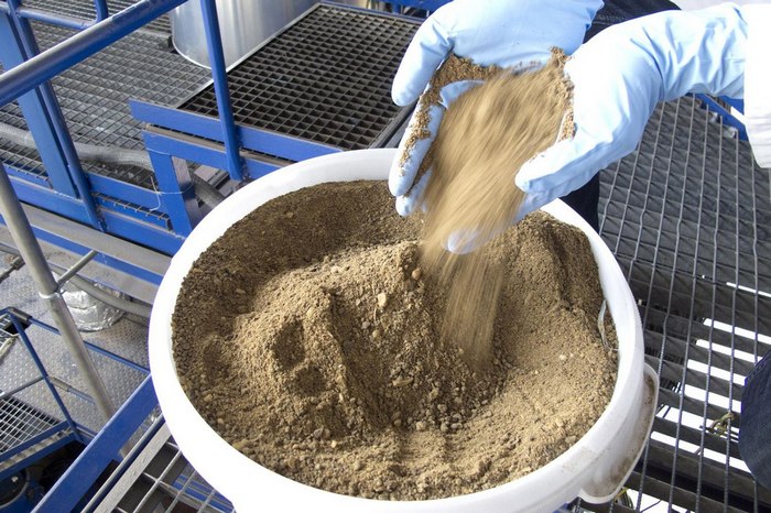 Это мясокостная мука. Она получается в результате утилизации биоотходов на современных биоутилизационных заводах