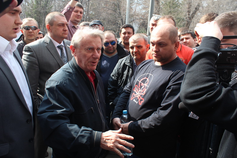 Ландо на протестном митинге таксистов