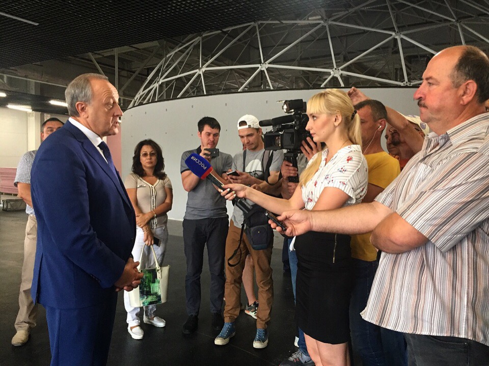 Валерий Радаев на встрече с журналистами 3 августа 2018 года: «Учитывая, что 1 сентября – День знаний, ввод новых школ, поэтому открытие парка потеряется…». Источник – Instagram: myhistoryparksaratov