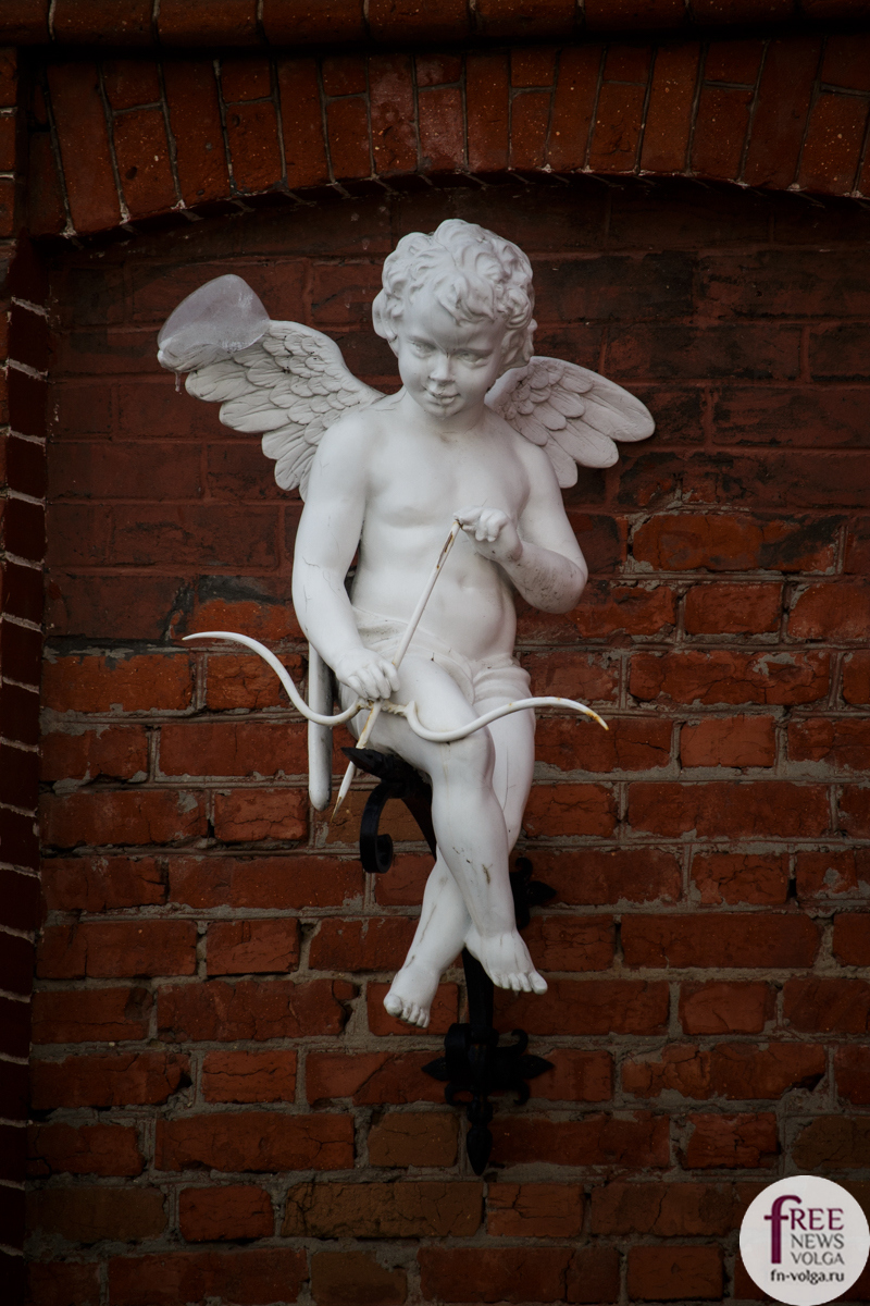 Ангел на фасаде ресторана «Soho»