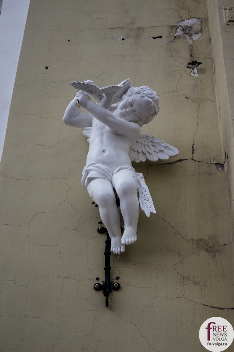 Ангел на фасаде дворца бракосочетания