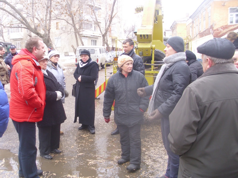 Глава админиcтрации Волжского района Борис Тареев зимой отдал приказ спилить деревья