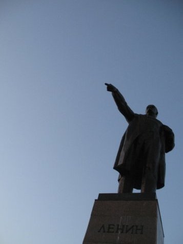 Ленин с пальцем