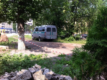 Приставы в сквере