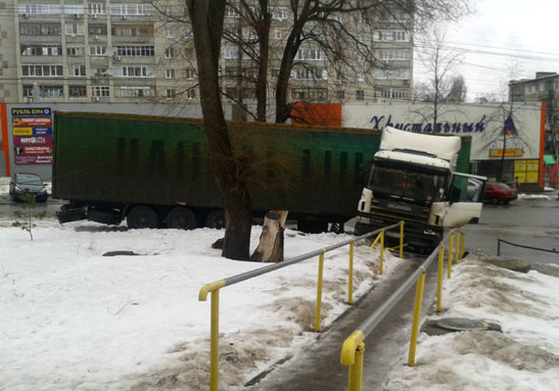 У фуры отказали тормоза