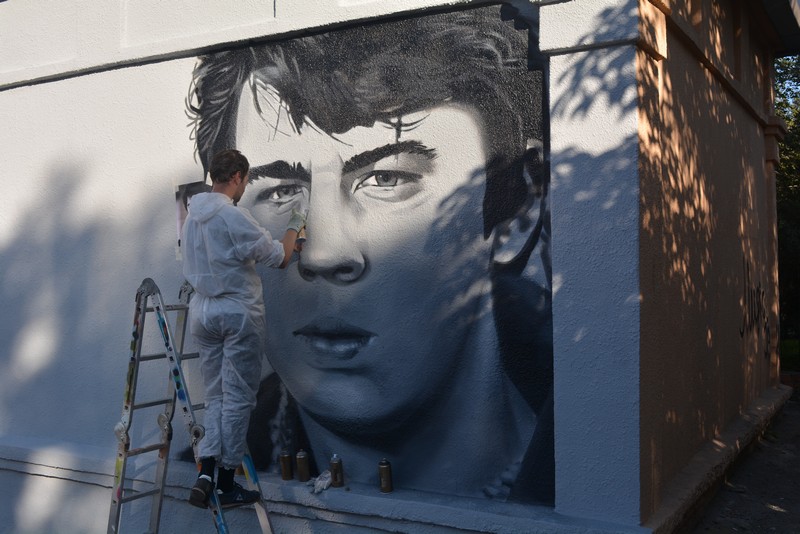 Создание граффити-портрета Сергея Бодрова-младшего в Саратове