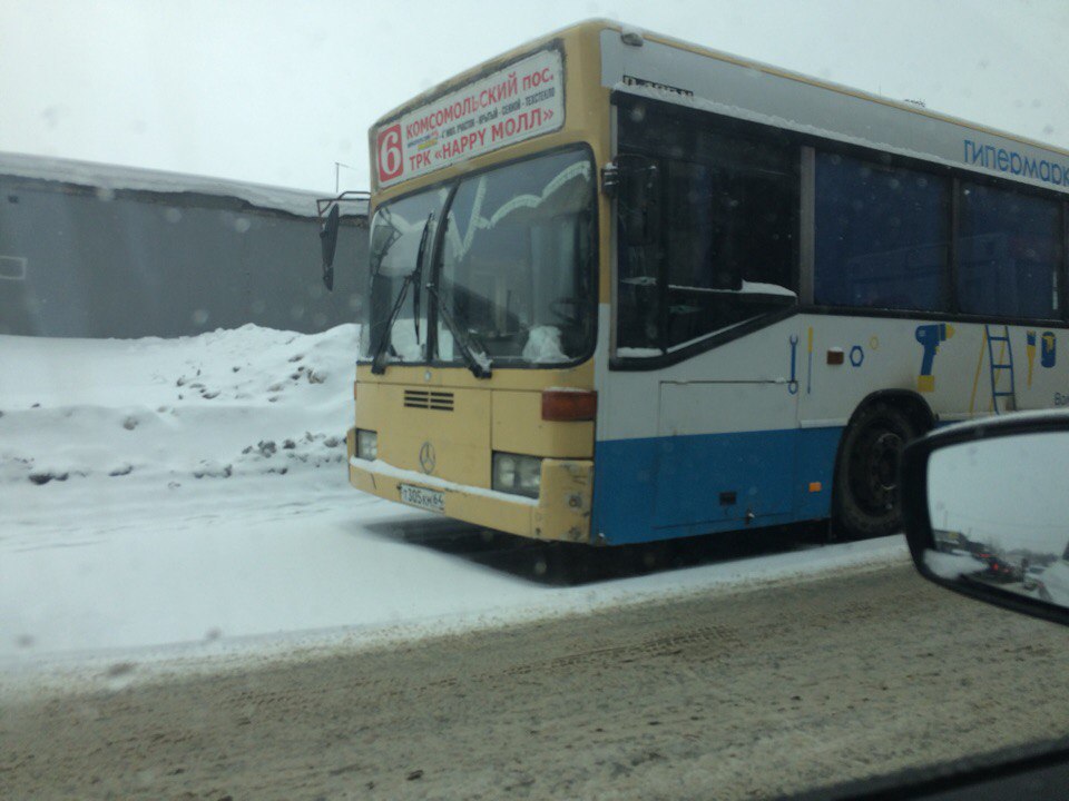 Сломанный автобус на Новоастраханском шоссе.jpg
