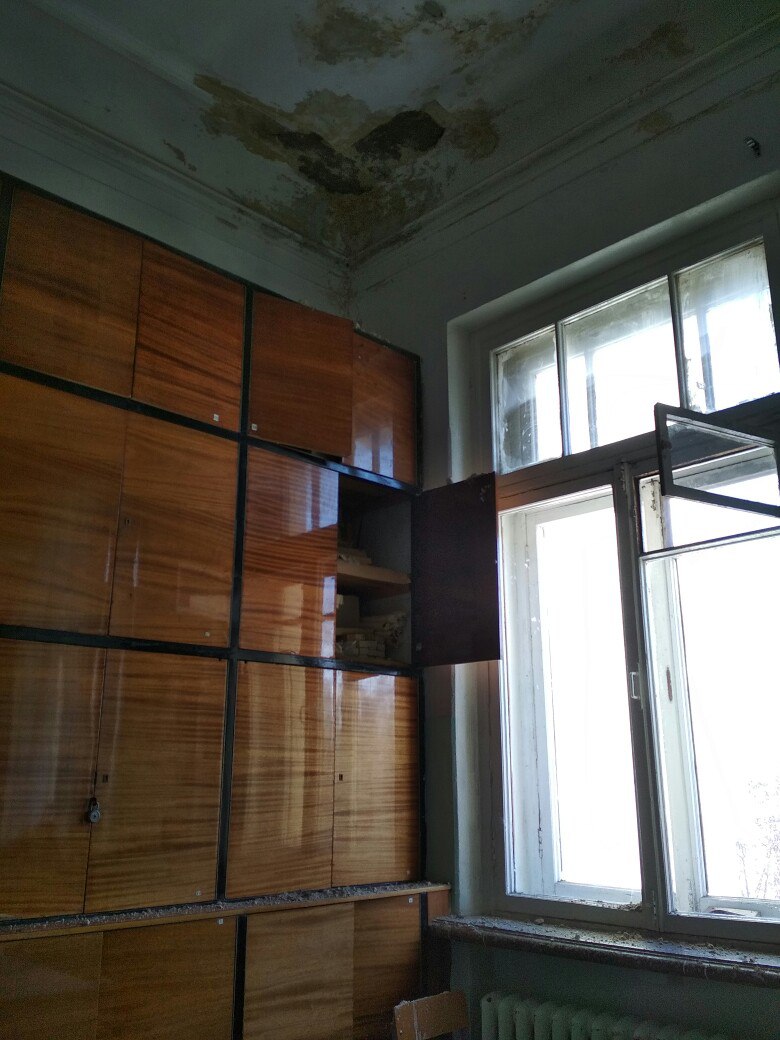 Обвалившийся потолок в корпусе №5 СГУ.jpg