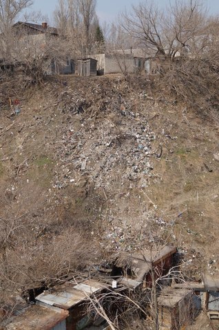 Гора мусора на улице Карла Маркса.jpg