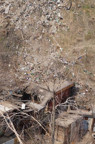 Гора мусора на улице Карла Маркса.jpg
