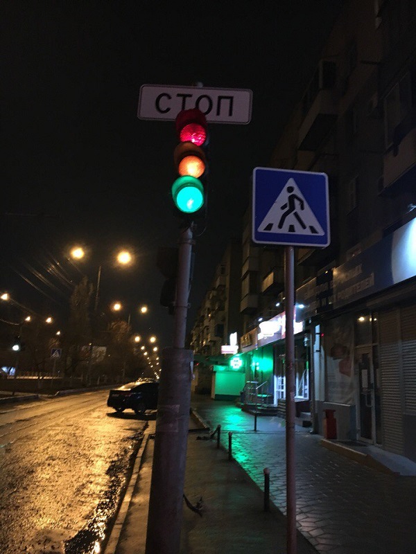 Светофор на проспекте Строителей.jpg