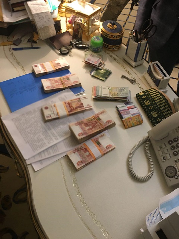 обыск у подозреваемых.jpg