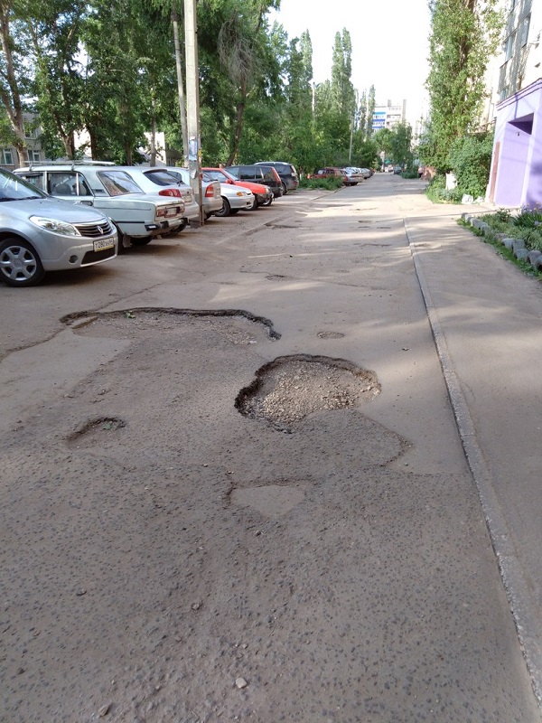 Ямы на Саратовском шоссе в Балаково.jpg