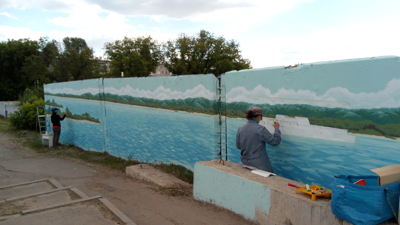 Рисунки на бетонном заборе