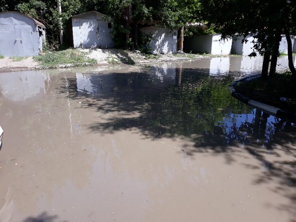 Затопленный двор в Заводском районе.jpg