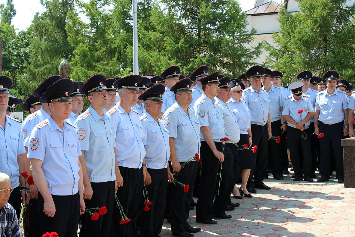 Имена погибших в Чечне саратовских полицейских увековечили в Парке Победы (1).JPG
