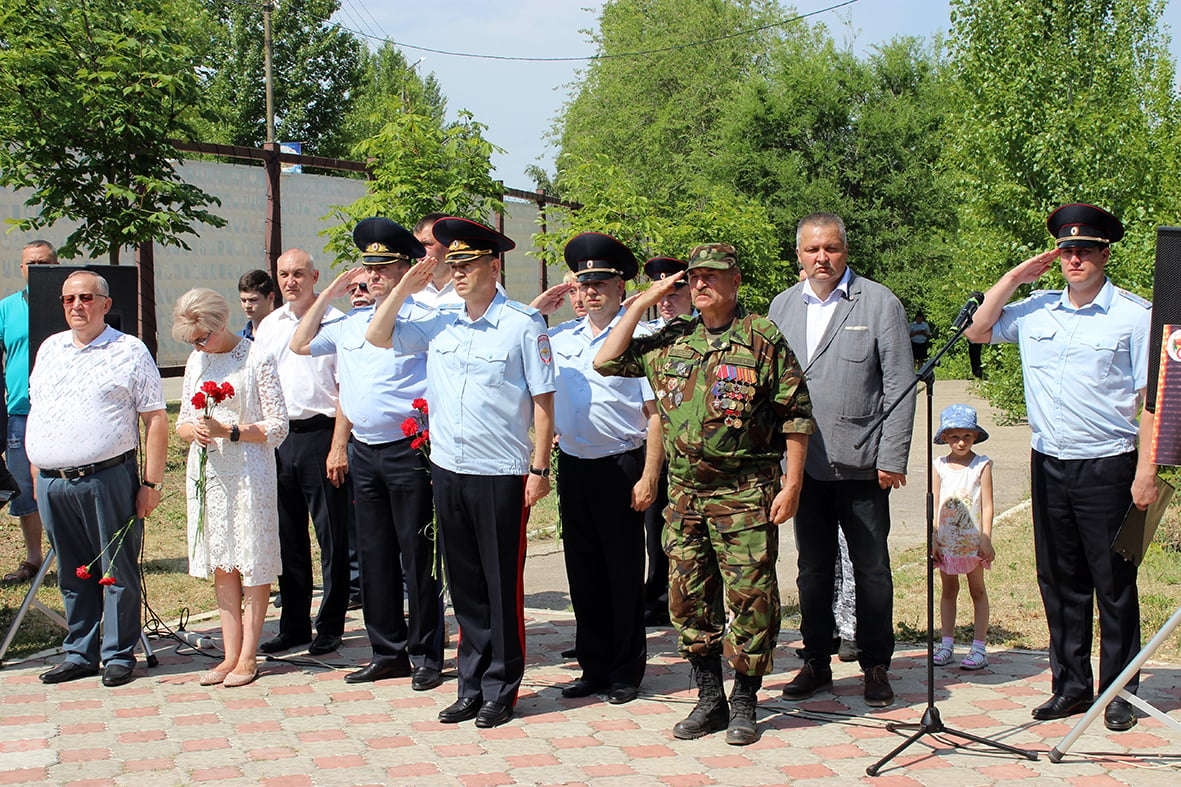 Имена погибших в Чечне саратовских полицейских увековечили в Парке Победы (2).JPG