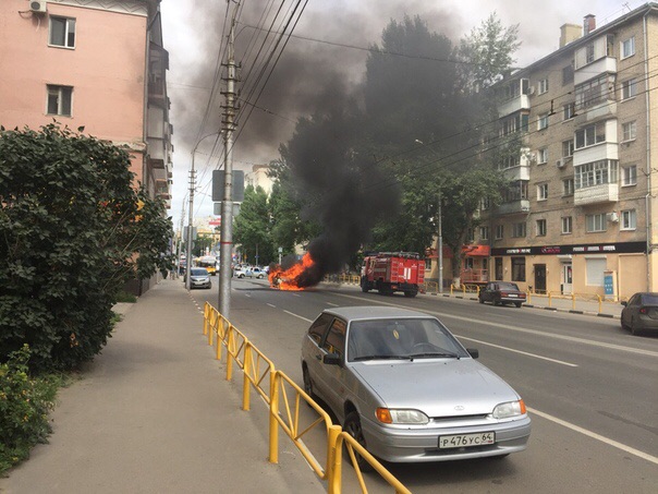 На Чапаева взорвался и сгорел автомобиль