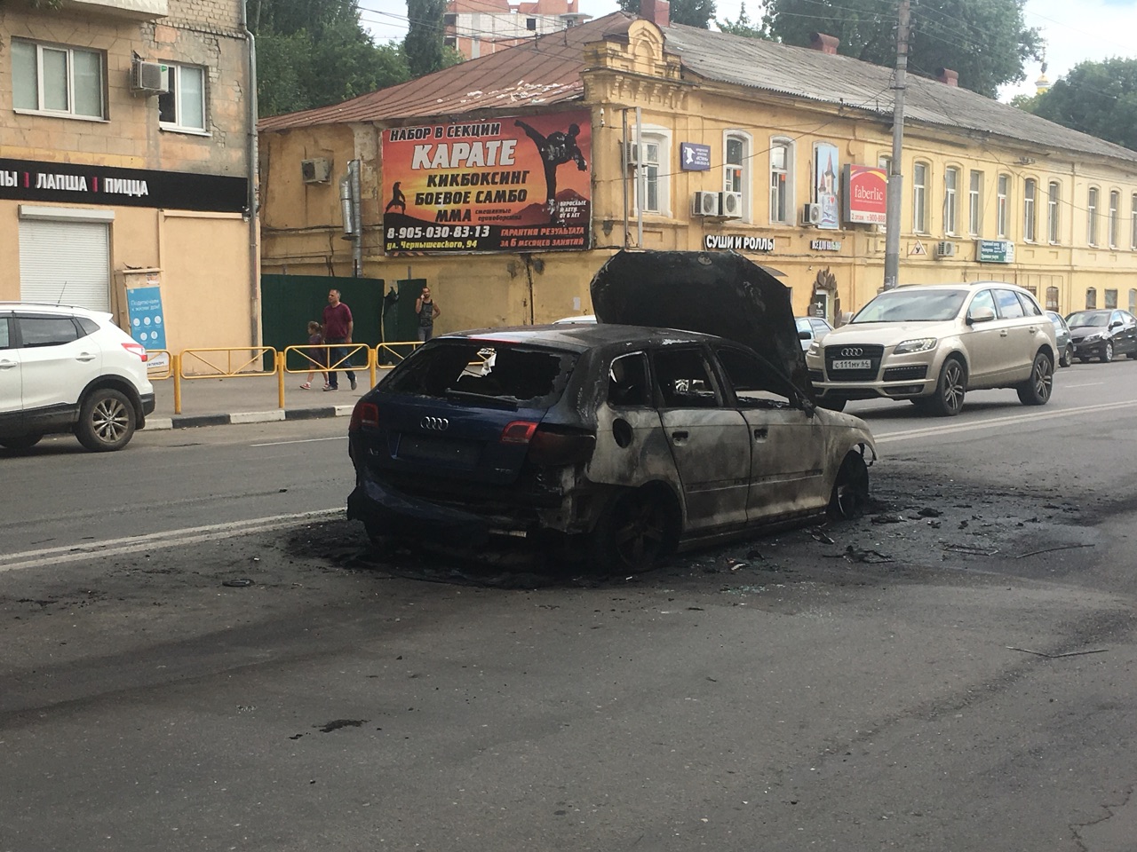 Сгоревший автомобиль на Чапаева