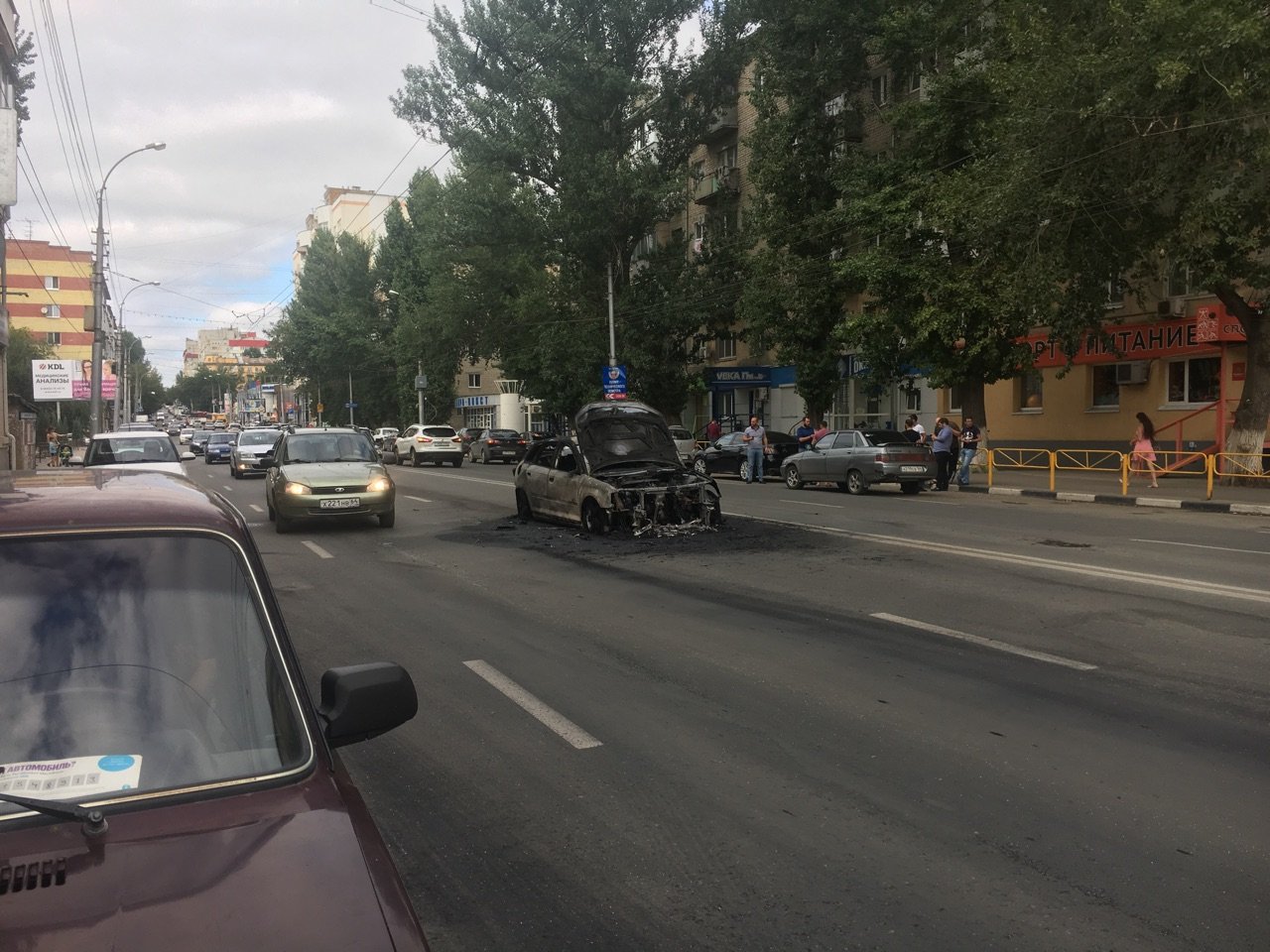 Сгоревший автомобиль на Чапаева