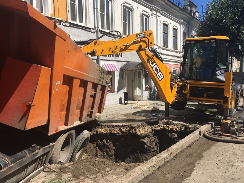 На Московской провалился Камаз.jpg