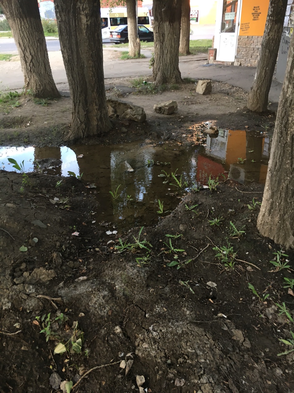 Прорыв трубопровода в Ленинском районе