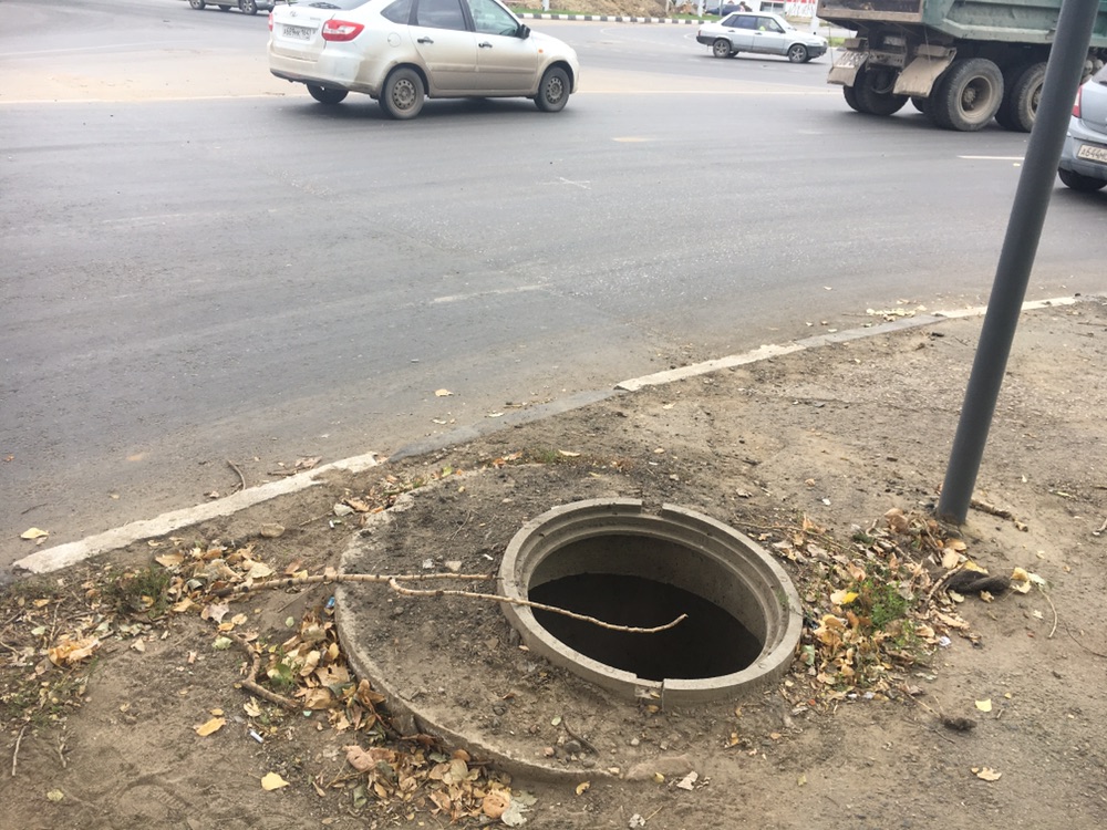 Открытый люк на кольце десятки (2).JPG