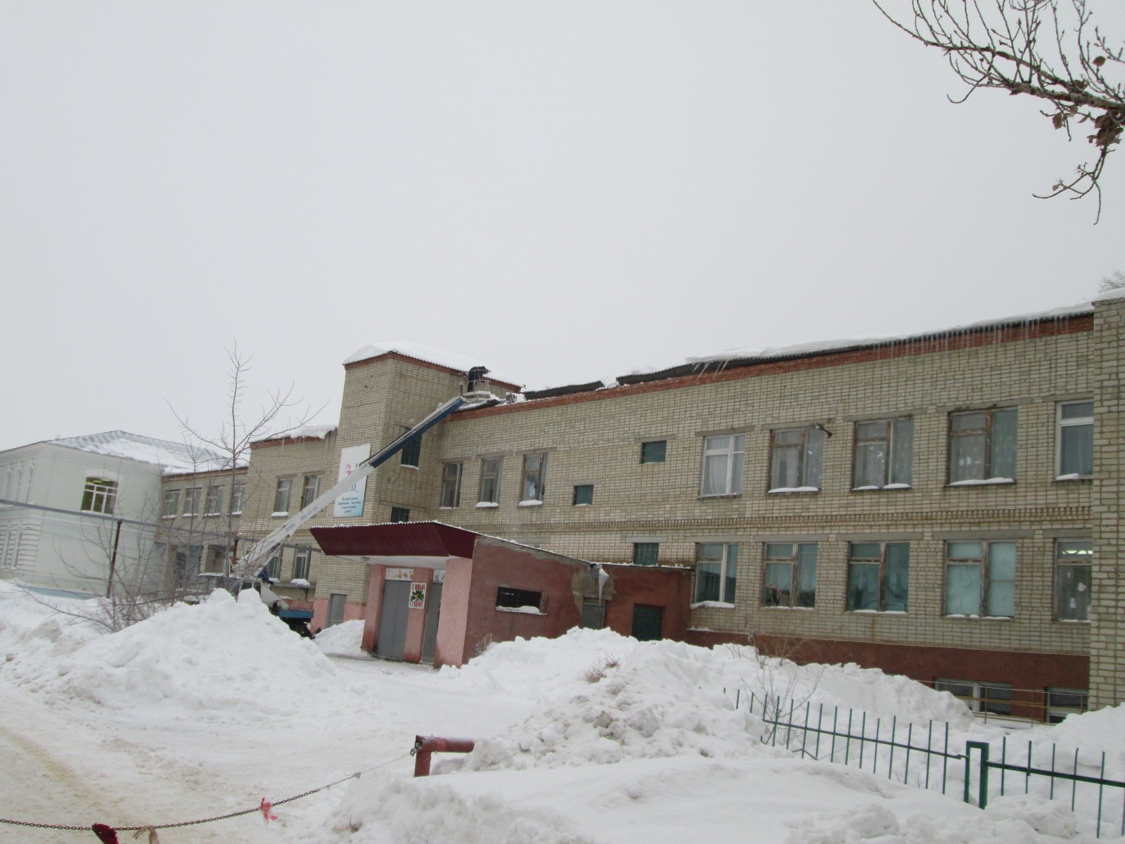 Обрушение кровли школы №8 в Новоузенске.