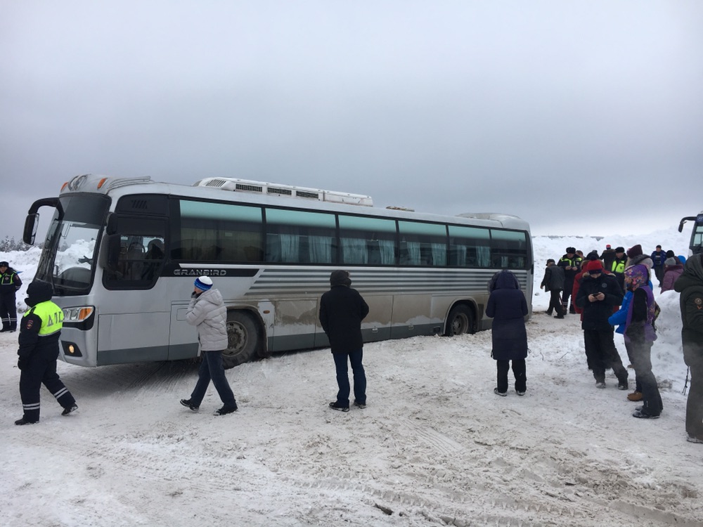 Автобус со СМИ застрял на Лыжне России.JPG