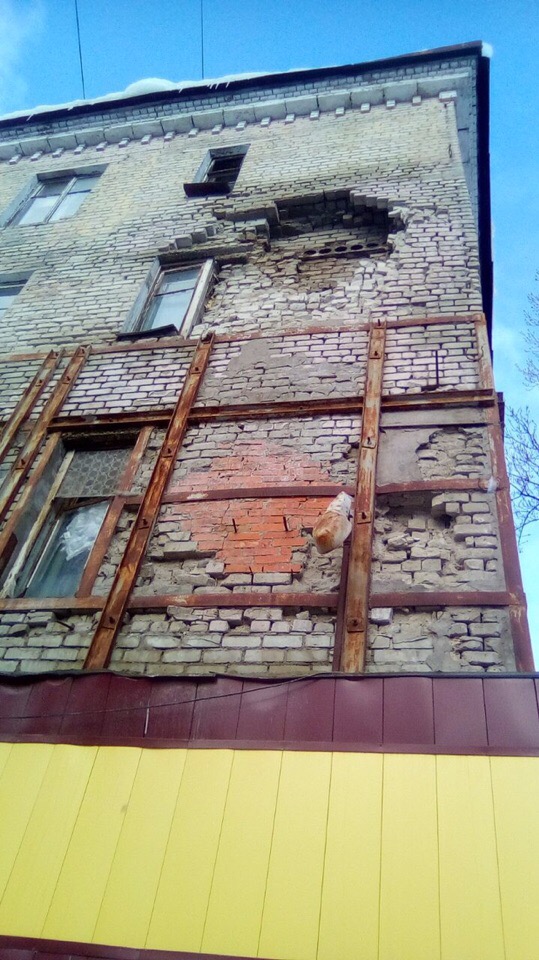 Состояние стены дома №37 на улице Азина три дня спустя.jpg