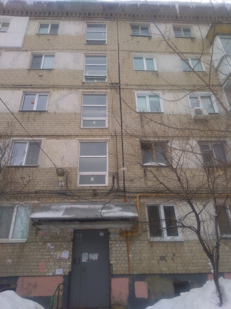 В Саратове на улице Курдюмской расползается многоэтажный дом (1).jpg