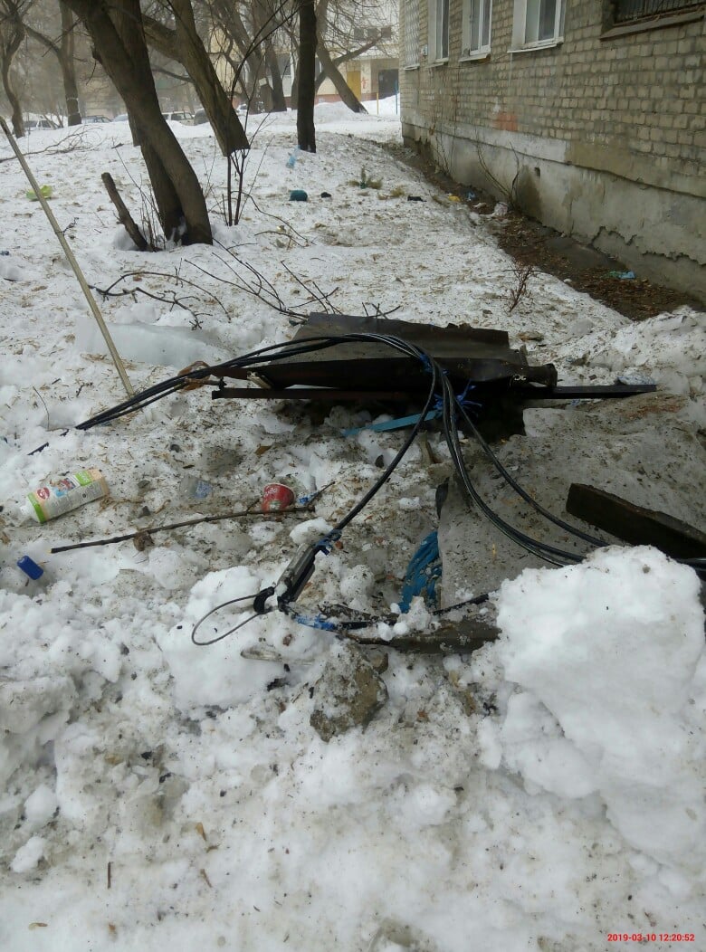 Дом с обрушившимся балконом на улице Огородной