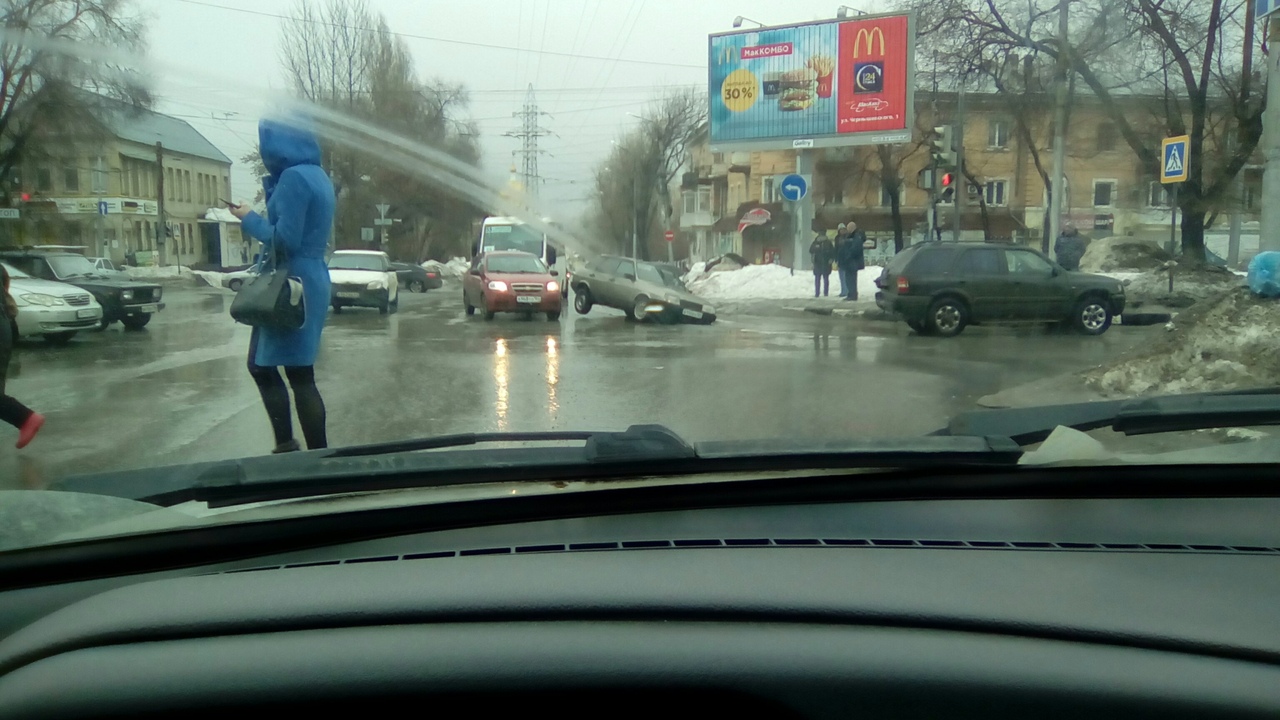ДТП на улице Новоузенской в Саратове